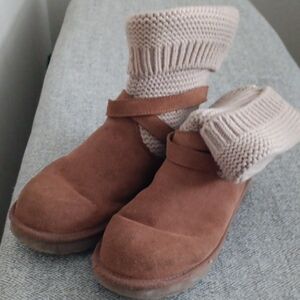 Brown Suede Women's Shoes with Knit Cuffs